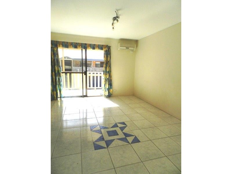 2/253 Auckland Street, South Gladstone QLD 4680