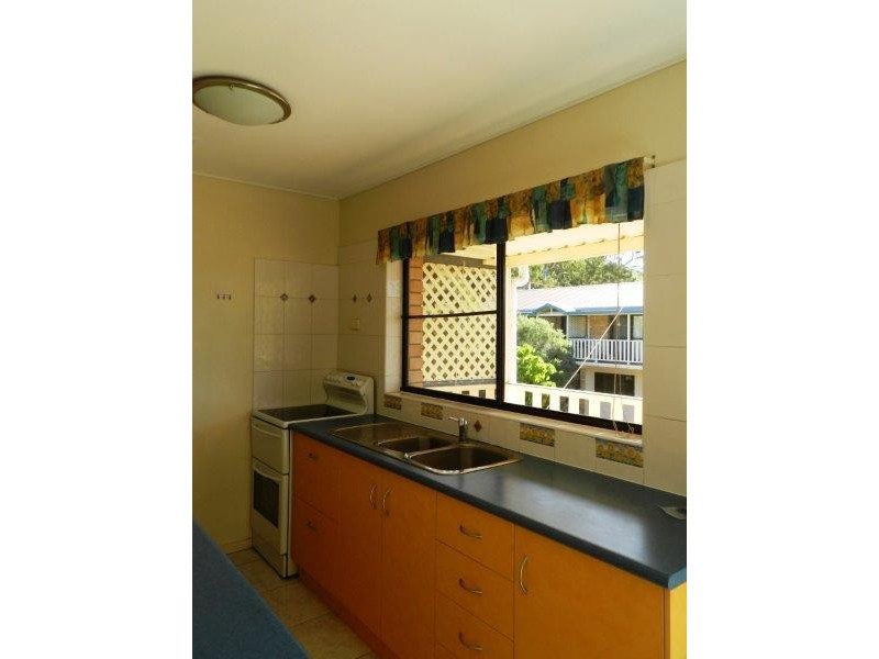 2/253 Auckland Street, South Gladstone QLD 4680