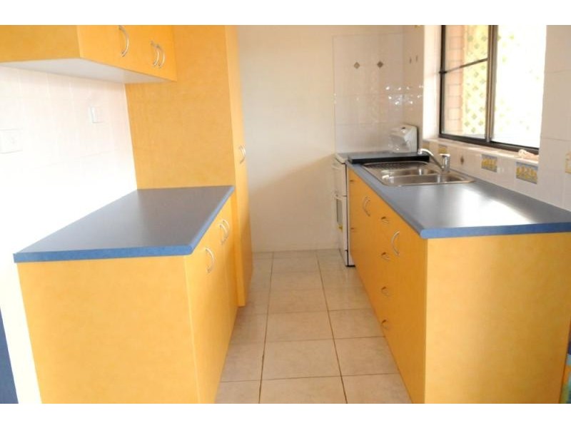 2/253 Auckland Street, South Gladstone QLD 4680