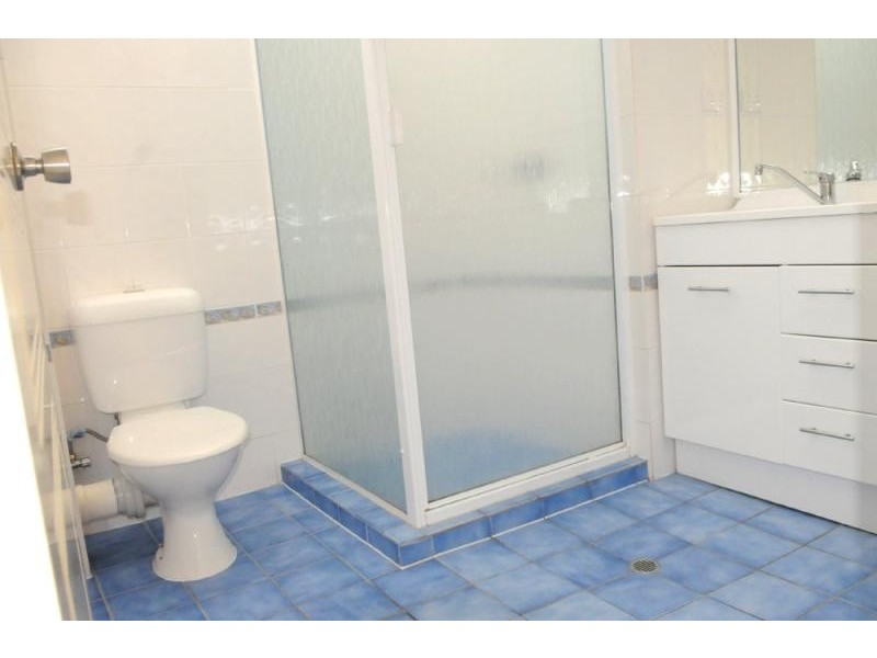 2/253 Auckland Street, South Gladstone QLD 4680