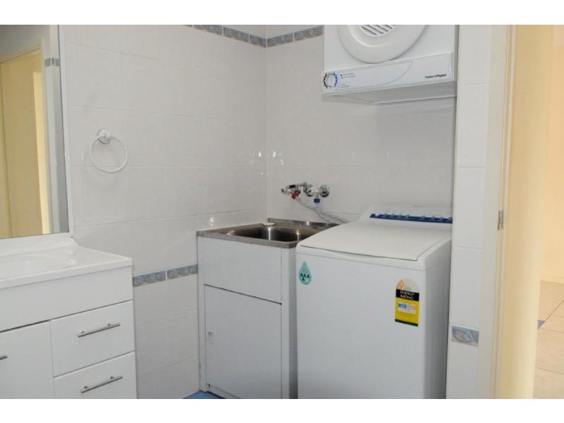 2/253 Auckland Street, South Gladstone QLD 4680