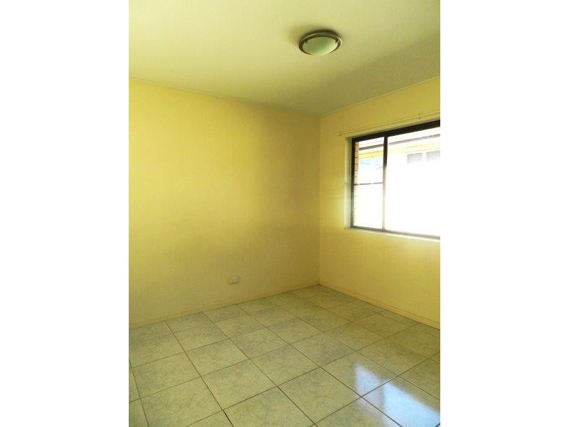 2/253 Auckland Street, South Gladstone QLD 4680