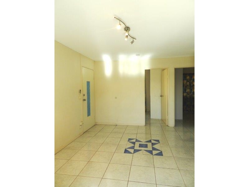 2/253 Auckland Street, South Gladstone QLD 4680