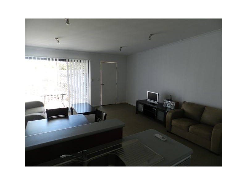 2/24 Kent Street, West Gladstone QLD 4680