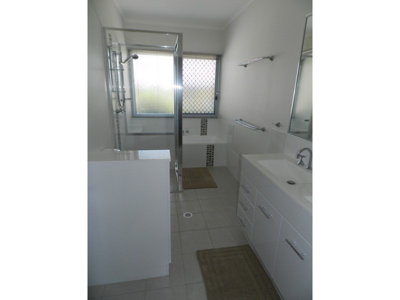 100 Off Lane, Gladstone QLD 4680