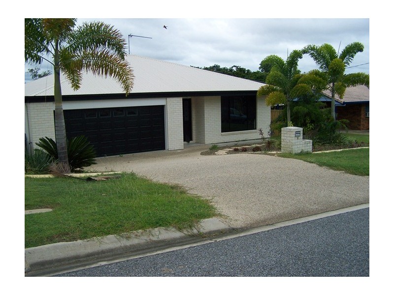 10 Rosslyn Close, Clinton QLD 4680