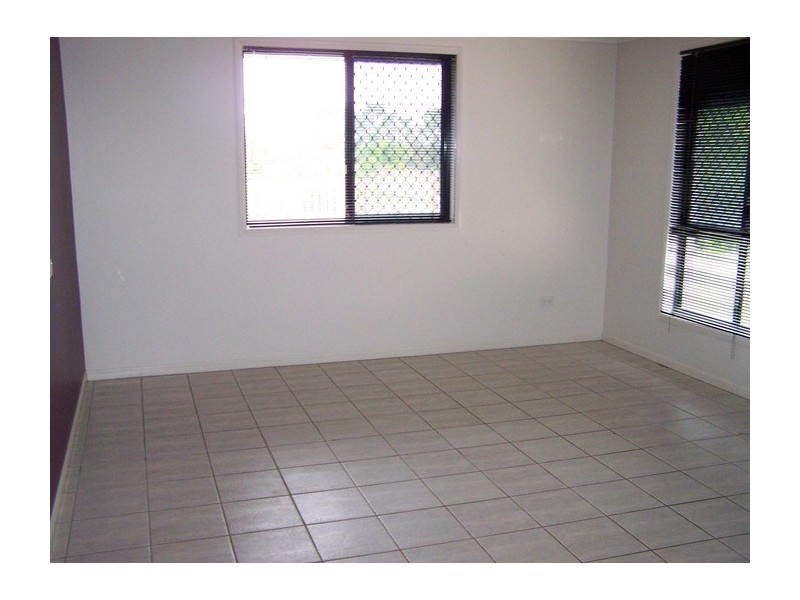 10 Rosslyn Close, Clinton QLD 4680