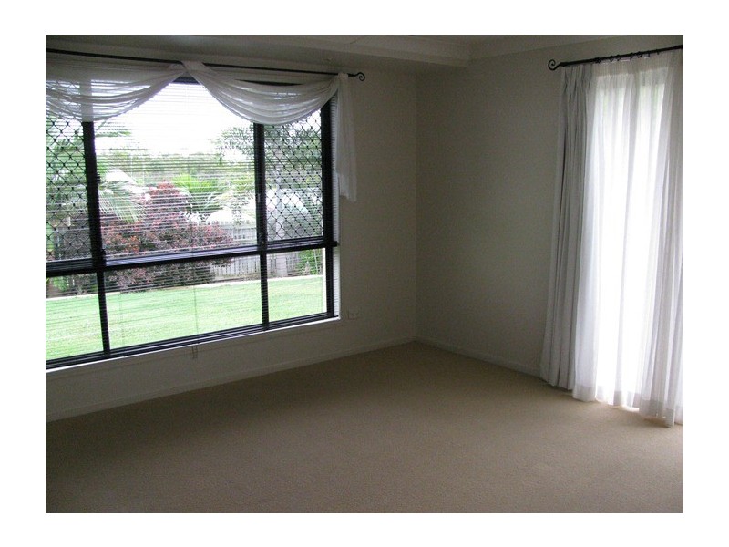 10 Rosslyn Close, Clinton QLD 4680