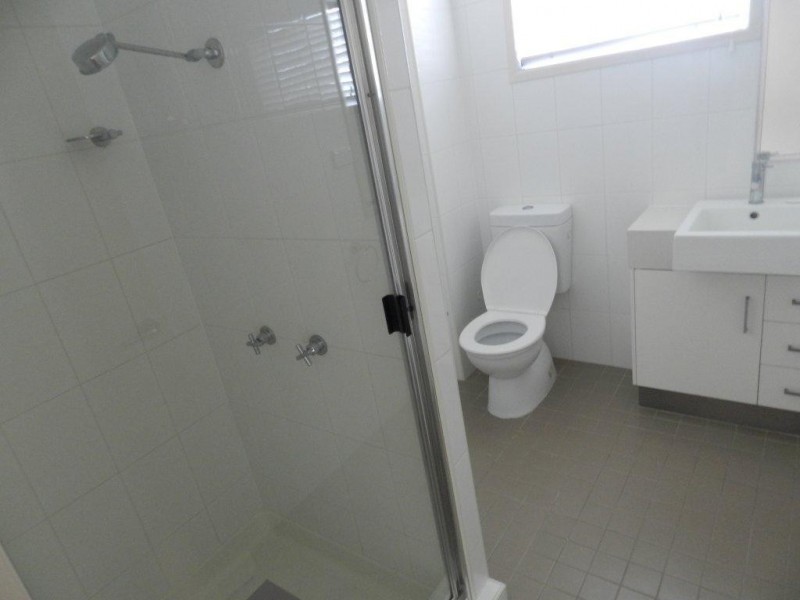 Unit 1/33  Watt Street, West Gladstone QLD 4680