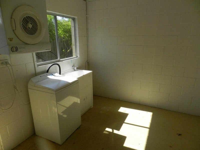 Unit 1/33  Watt Street, West Gladstone QLD 4680