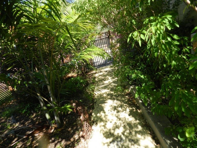 Unit 1/33  Watt Street, West Gladstone QLD 4680