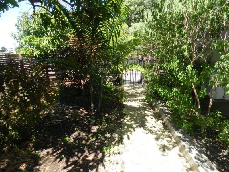 Unit 1/33  Watt Street, West Gladstone QLD 4680
