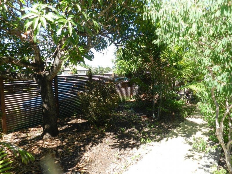 Unit 1/33  Watt Street, West Gladstone QLD 4680