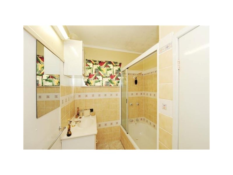 11 Larsen Street, Gladstone QLD 4680