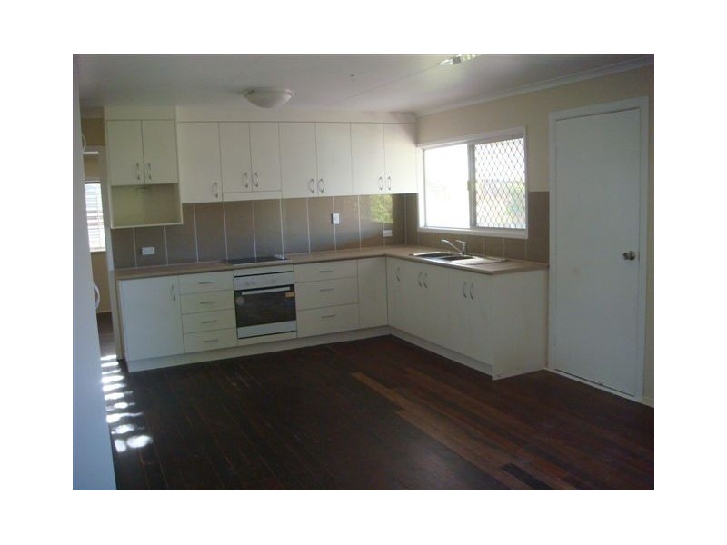 30 Balfour Street, Mount Larcom QLD 4695