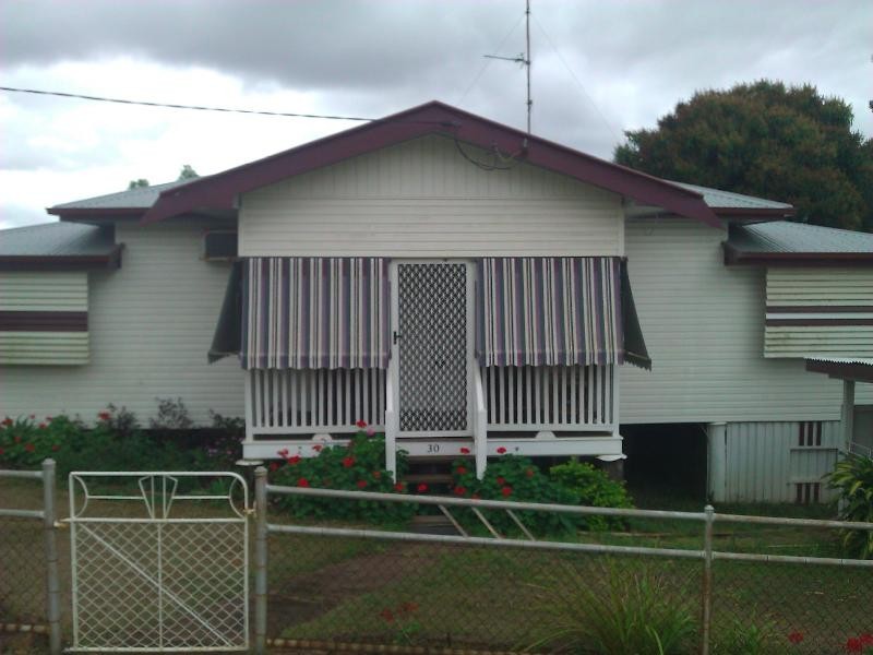 30 Balfour Street, Mount Larcom QLD 4695
