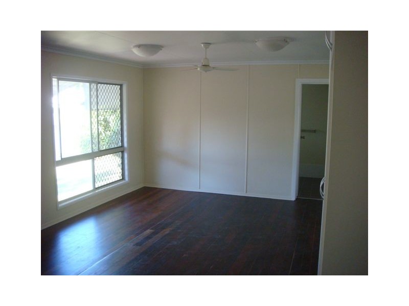 30 Balfour Street, Mount Larcom QLD 4695