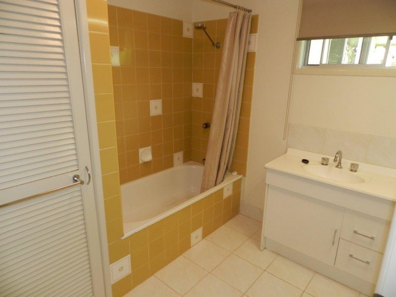 10 Berringar Lane, West Gladstone QLD 4680