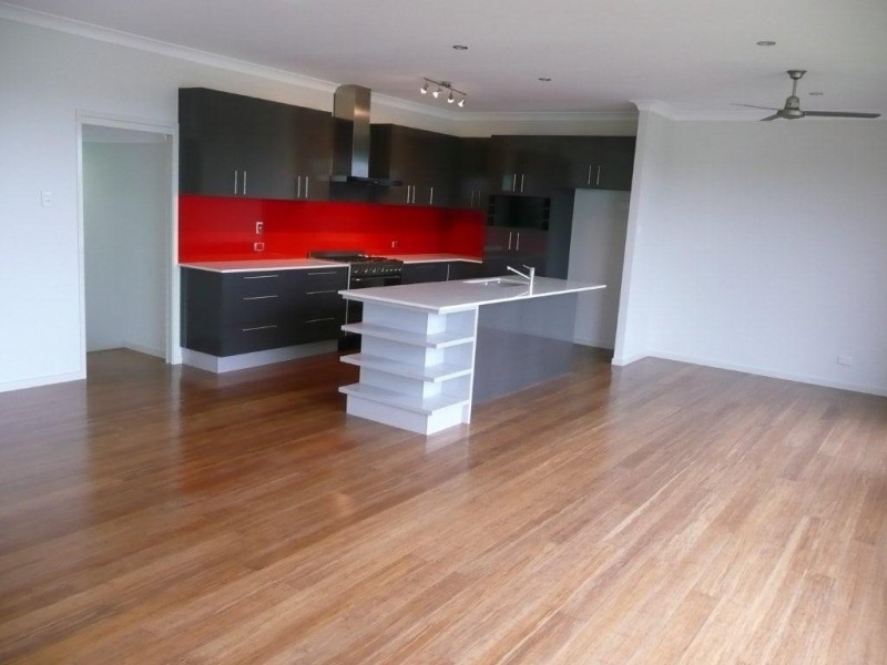 5 Eucalyptus Place, Kirkwood QLD 4680