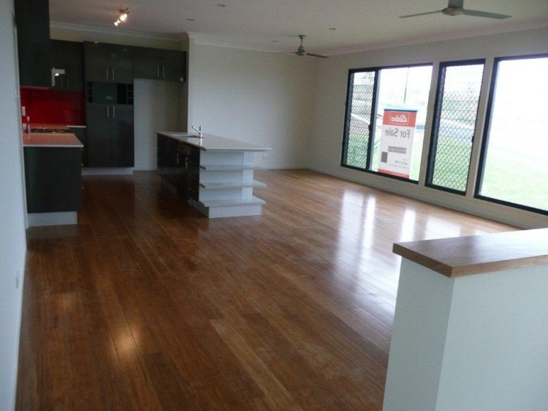 5 Eucalyptus Place, Kirkwood QLD 4680