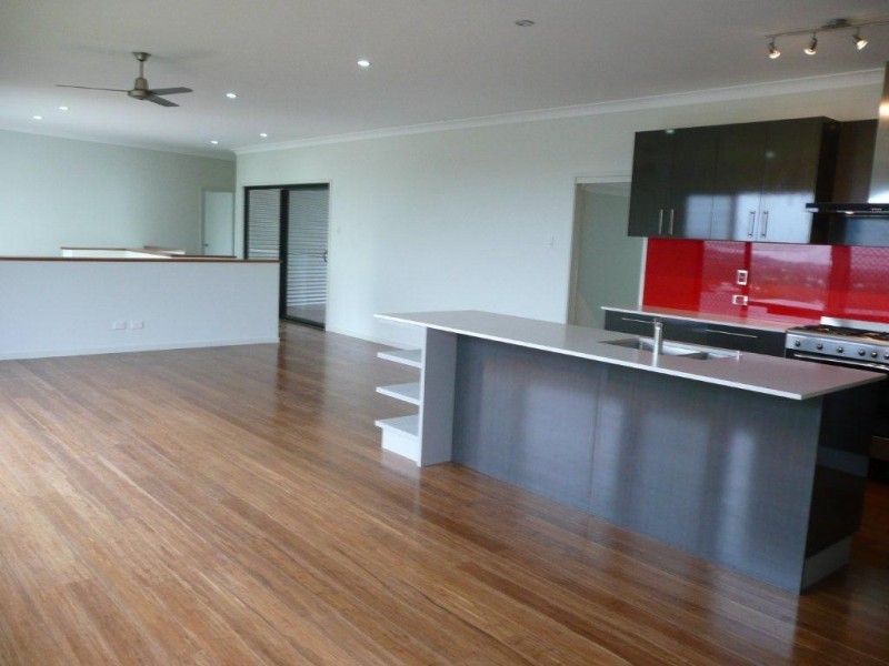 5 Eucalyptus Place, Kirkwood QLD 4680