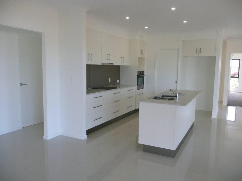 11 Eucalyptus Place, Kirkwood QLD 4680
