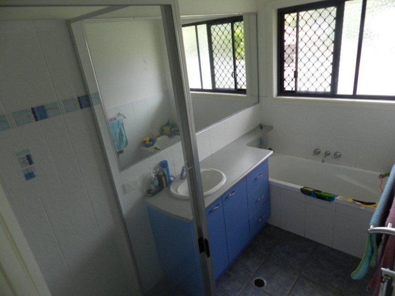 2 Kerry Court, New Auckland QLD 4680