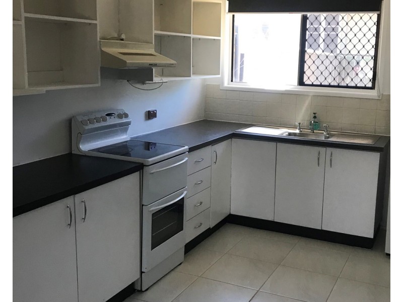 4/143 Toolooa Street, Gladstone QLD 4680