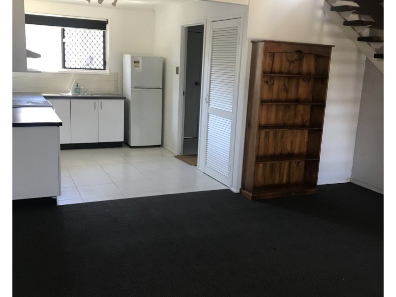 4/143 Toolooa Street, Gladstone QLD 4680