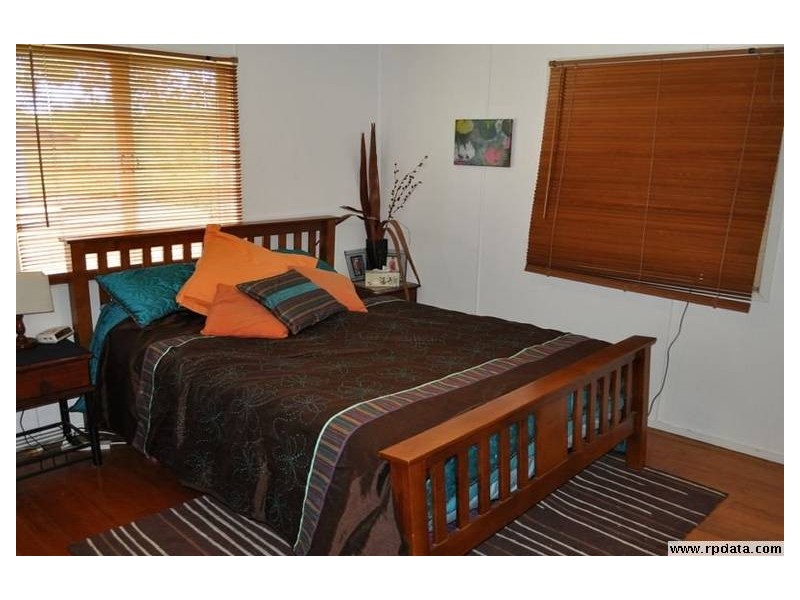 100 Barney Street, Barney Point QLD 4680