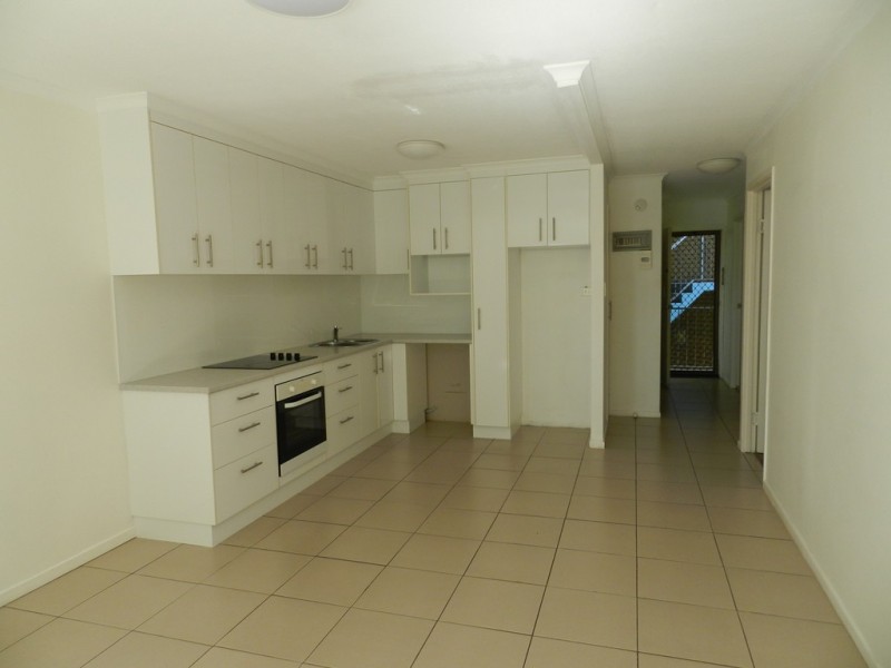 3/8 Yarroon Street, Gladstone QLD 4680