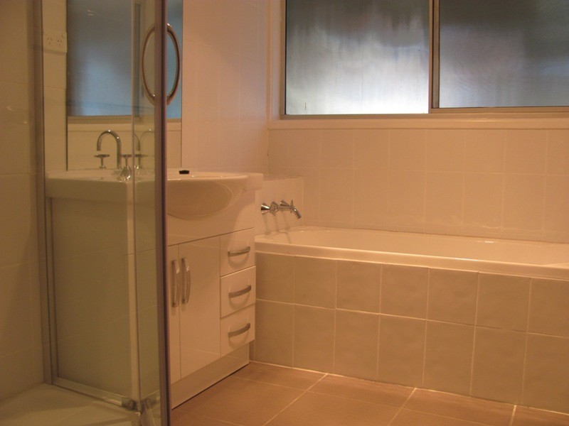 4 Edward Street, Boyne Island QLD 4680