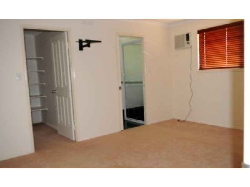 34 Ellington Street, New Auckland QLD 4680