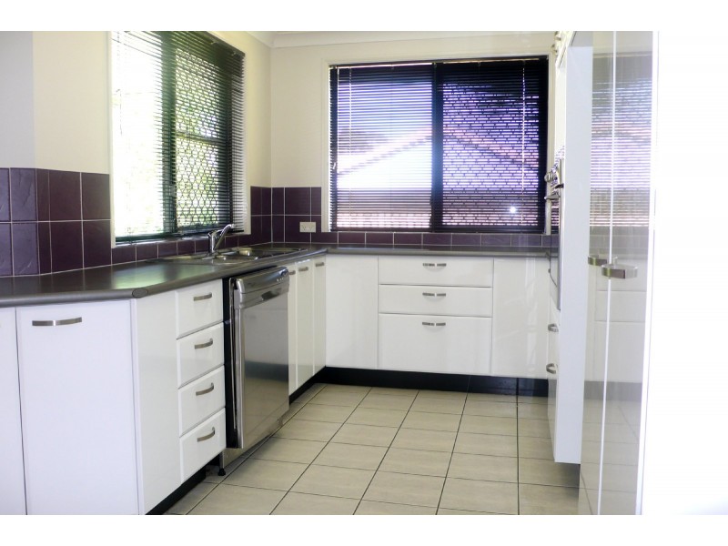 10 Rosslyn Close, Clinton QLD 4680