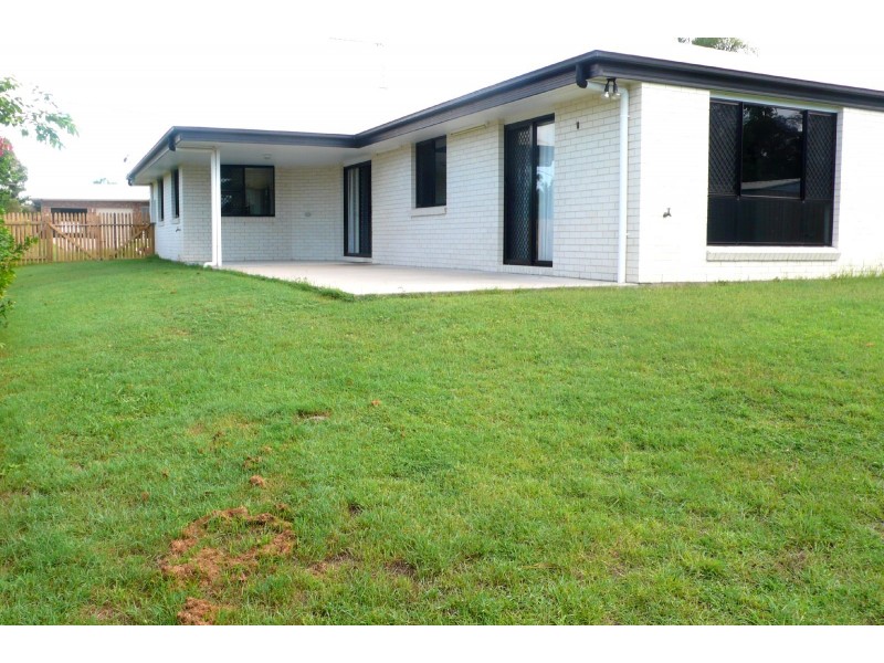 10 Rosslyn Close, Clinton QLD 4680