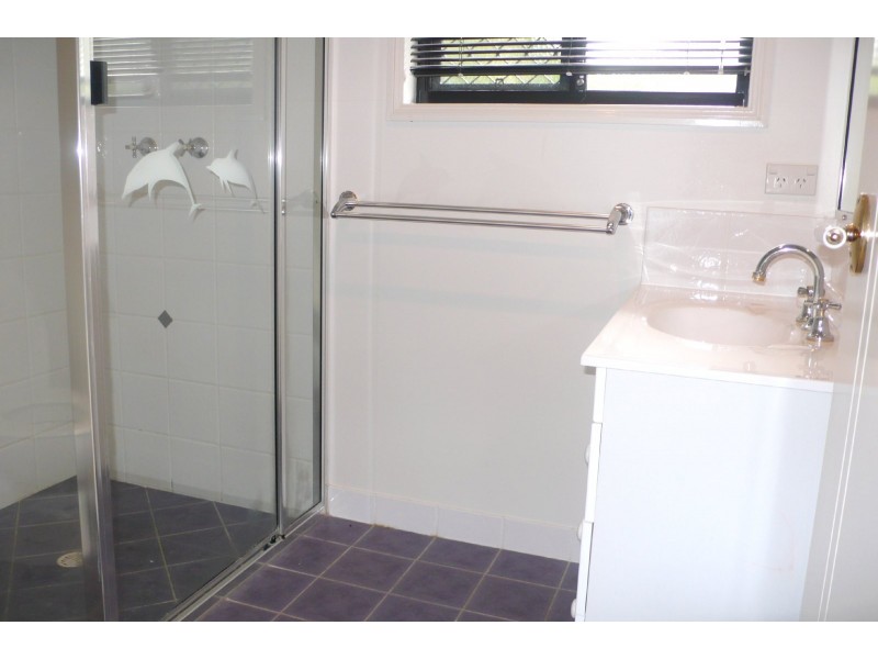 10 Rosslyn Close, Clinton QLD 4680