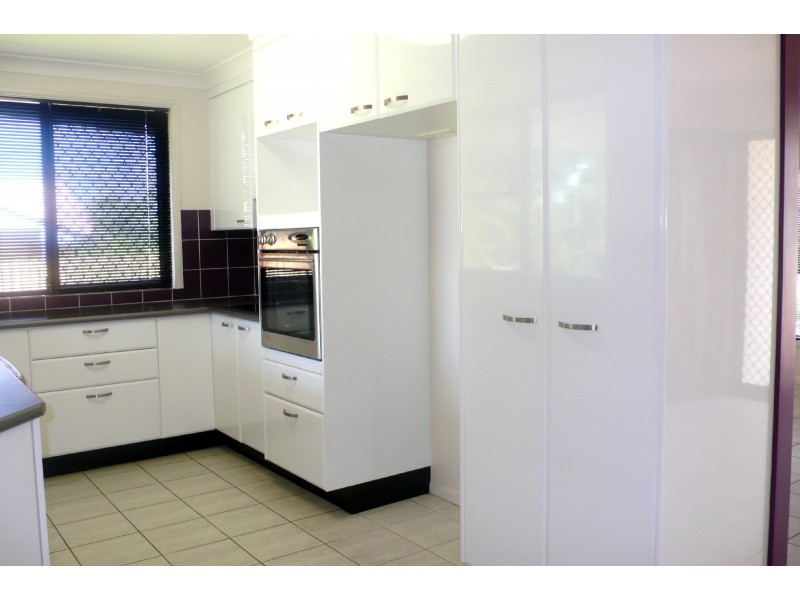10 Rosslyn Close, Clinton QLD 4680