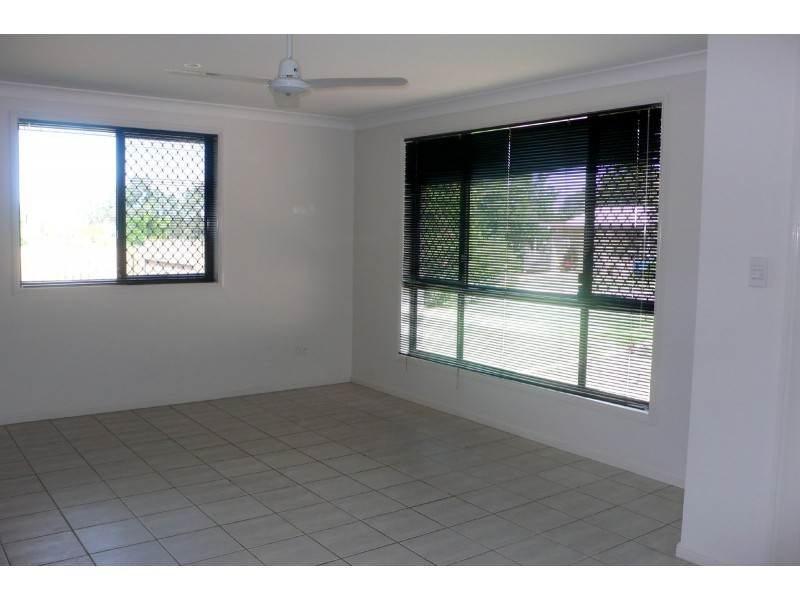 10 Rosslyn Close, Clinton QLD 4680