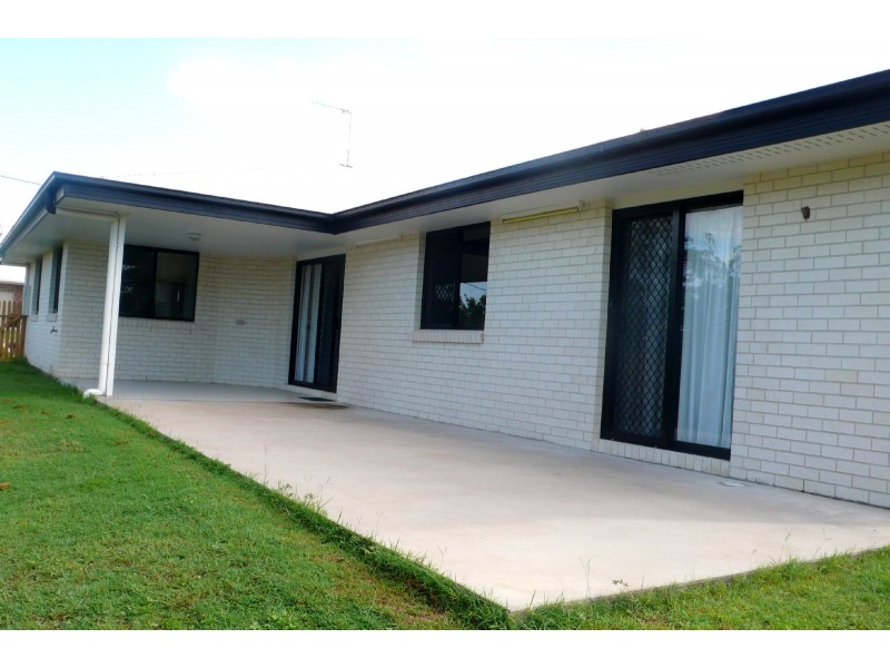 10 Rosslyn Close, Clinton QLD 4680