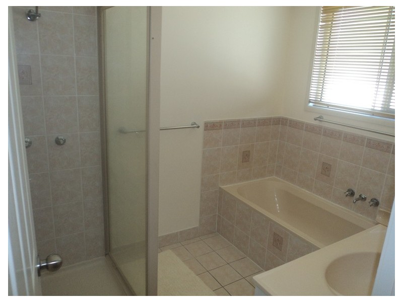 2a Yaldara Court, New Auckland QLD 4680