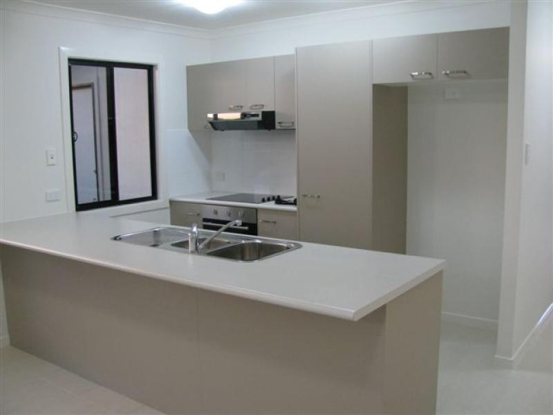 4 Stoneybrook Drive, Glen Eden QLD 4680