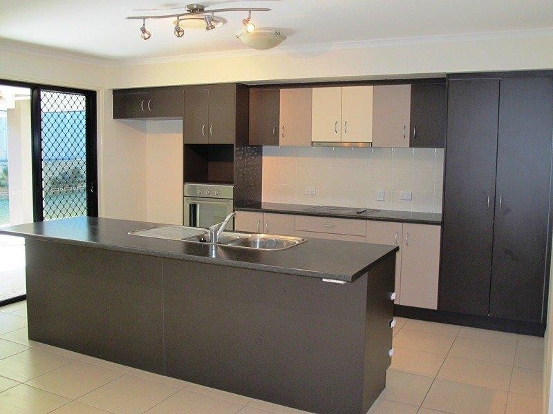 124 Dixon Drive, Telina QLD 4680
