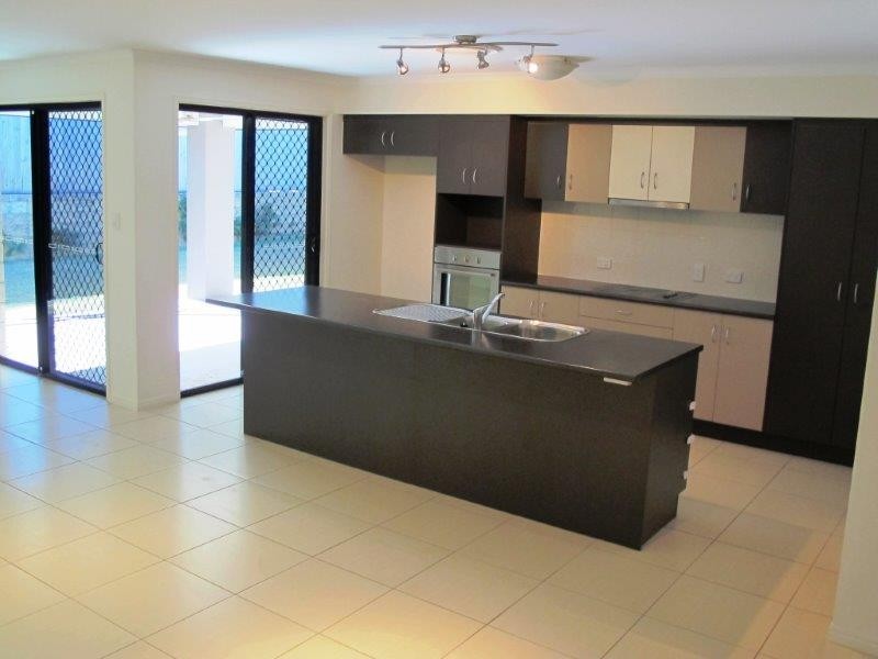 124 Dixon Drive, Telina QLD 4680