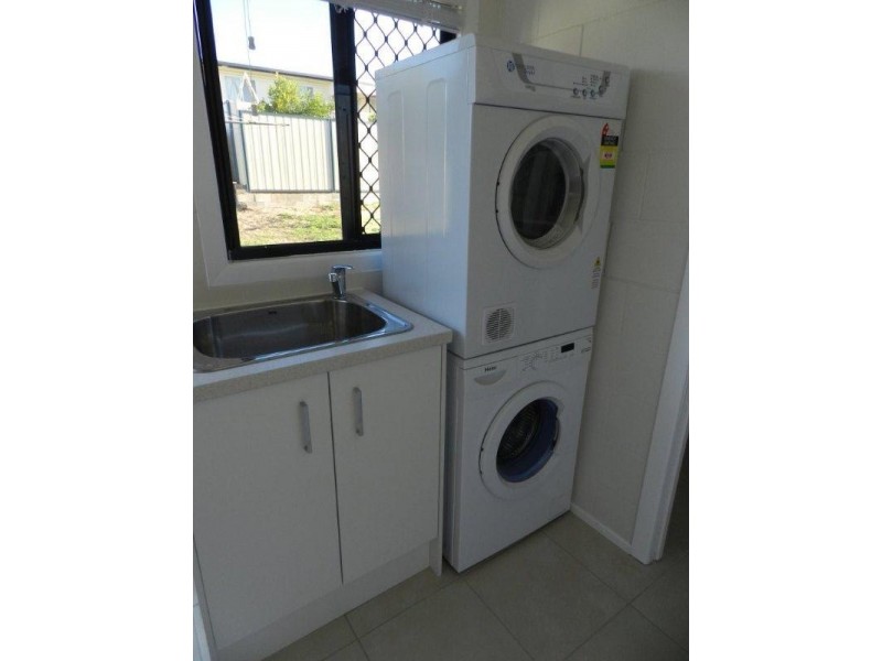 1/10 Aerodrome Road, Clinton QLD 4680