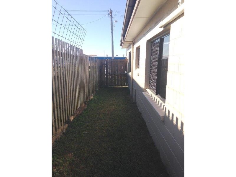 2/10 Aerodrome Road, Clinton QLD 4680