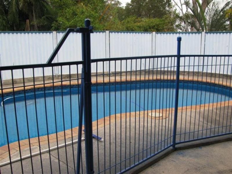 8 Perth Street, West Gladstone QLD 4680