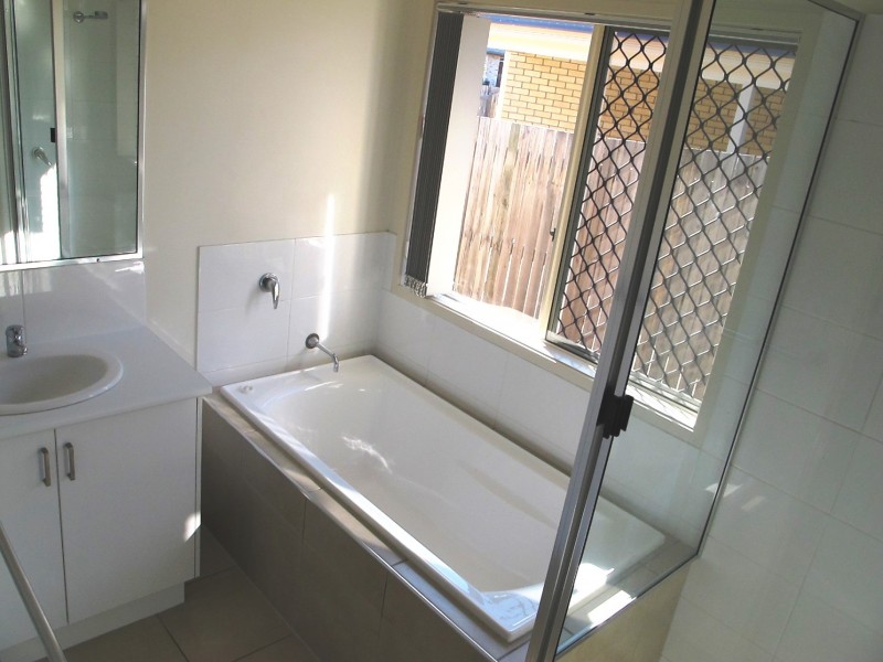 1 Redgum Drive, Kirkwood QLD 4680