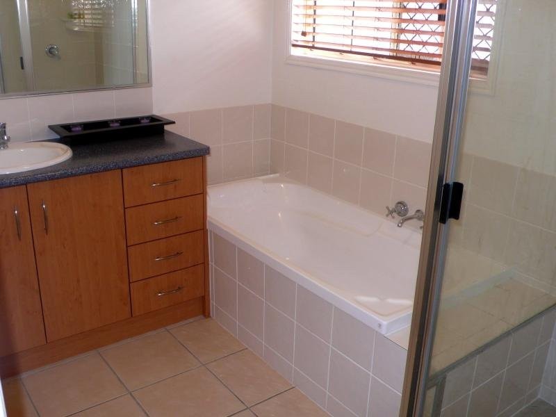 80 Emmadale Drive, New Auckland QLD 4680