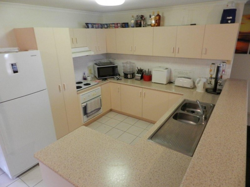 8 Ellington Street, New Auckland QLD 4680