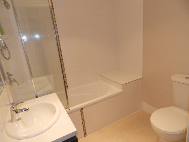 unit 1 / 9 Cockatoo Drive, New Auckland QLD 4680